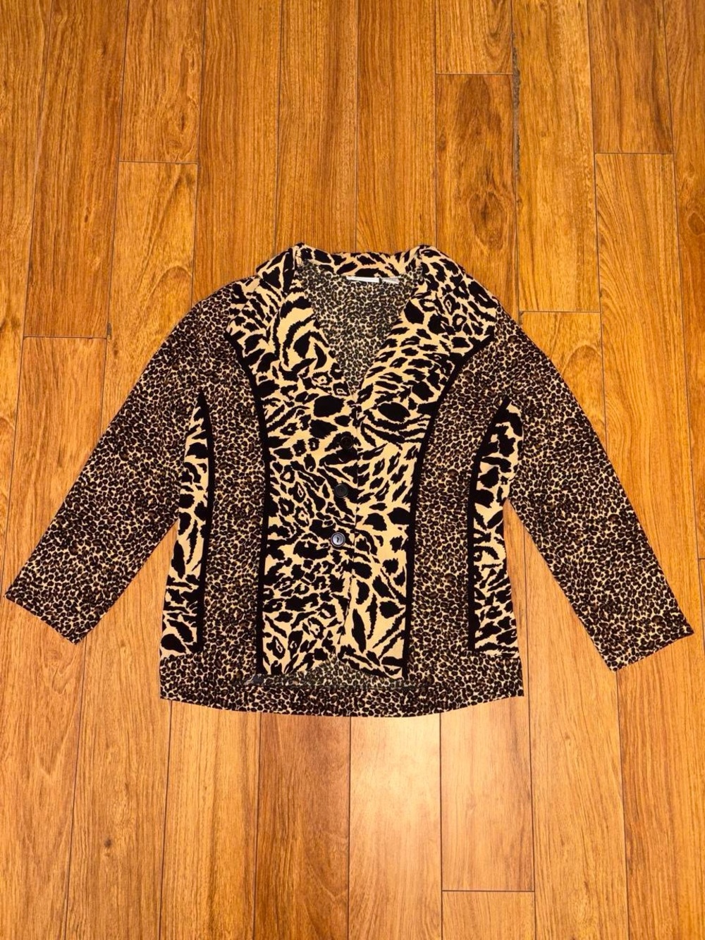 Vintage leopard print v neck top